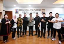 Wamentrans Viva Yoga Sambut Hangat BUMP dan Crew 8: Berdayakan Petani di Kawasan Transmigrasi Wamentrans Viva Yoga Sambut Hangat BUMP dan Crew 8: Berdayakan Petani di Kawasan Transmigrasi