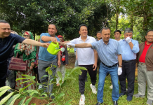 Tanam Pohon di Kebun Raya, Diaz Hendropriyono Tegaskan Warisan Imam Bukhari Relevan bagi Isu Lingkungan Diaz Hendropriyono, Imam Bukhari, penanaman pohon, lingkungan hidup, Kebun Raya Bogor, Uzbekistan, UIN Syarif Hidayatullah, hadis tentang lingkungan, Taman Bung Karno, warisan Islam, hadis Imam Bukhari, kerja sama Indonesia-Uzbekistan, pelestarian alam, KLH, BPLH, Islam dan lingkungan