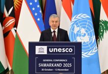 Konferensi Umum Ke-43 UNESCO Resmi dibuka di Samarkand Presiden Shavkat Mirziyoyev saat berpidato pada Peresmian Konferensi Umum UNESCO Sesi ke-43